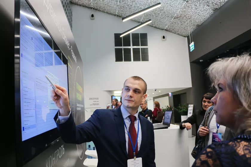 Александр Дементьев